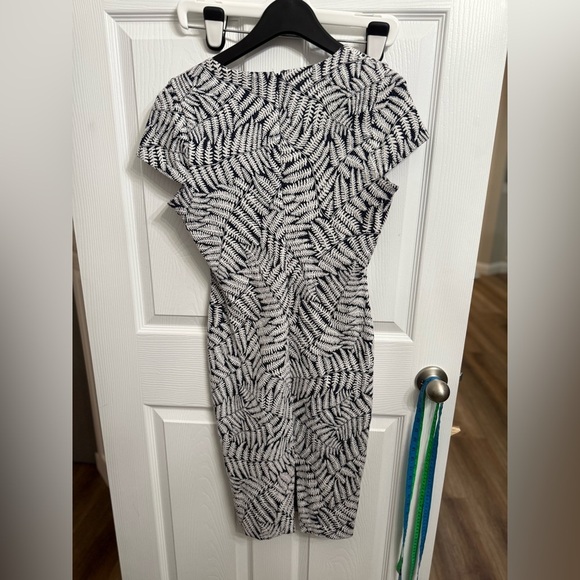 MICHAEL KORS Navy Blue And White Palm Frond Cap Sleeve Bodycon dress Medium - Picture 5 of 6